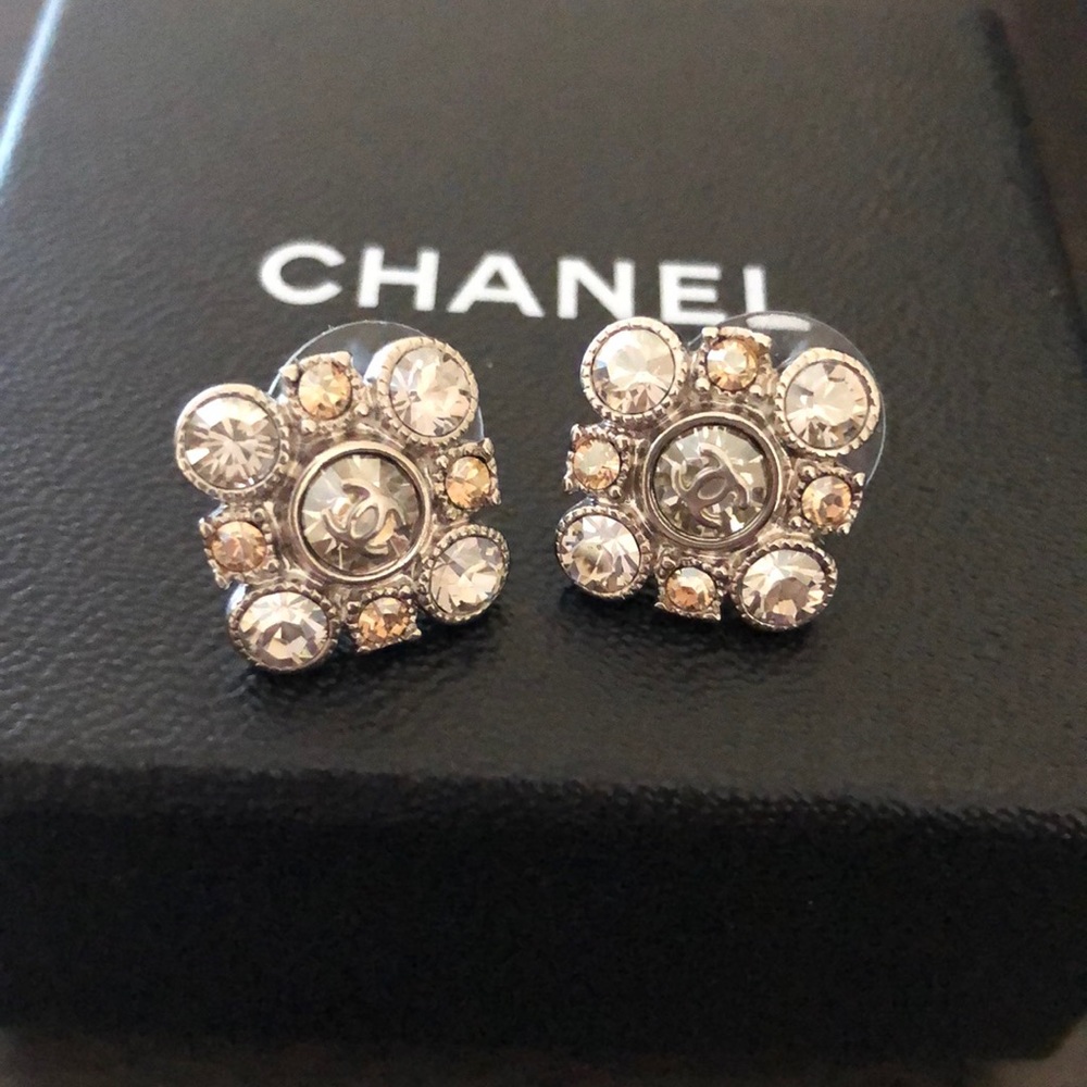 Authentic Chanel earrings like new